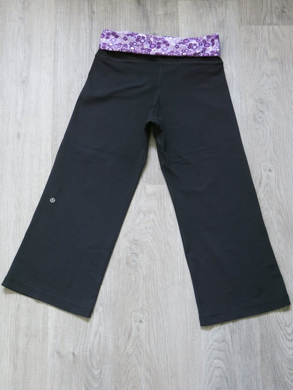 Lululemon Athletica Floral Print Fold Over Waistband Capri Crop Pants - Size 6